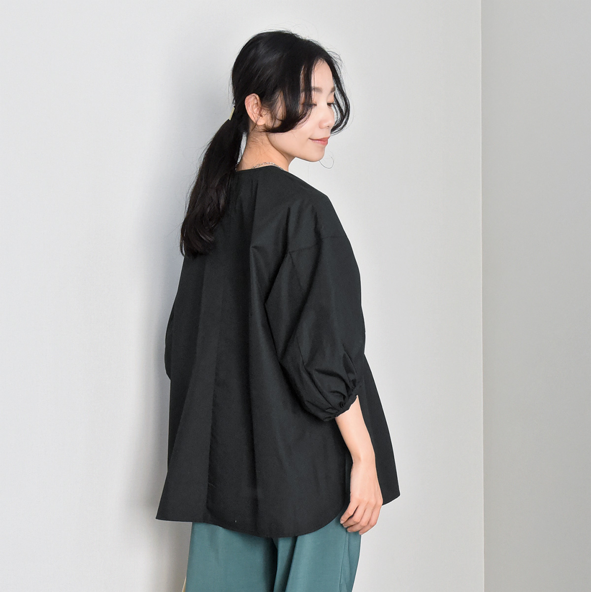 ぽかぽか陽気にベストな一着、新登場！おでかけ気分を盛り上げるブラウスコーデ