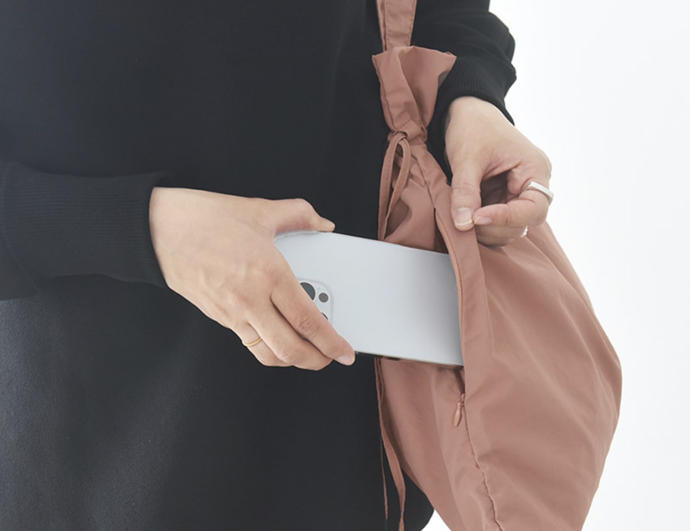 1日400個売れた！旅行の前に知っておきたい巾着サブバッグ人気の秘密【インスタグラマーさんのもの選び】