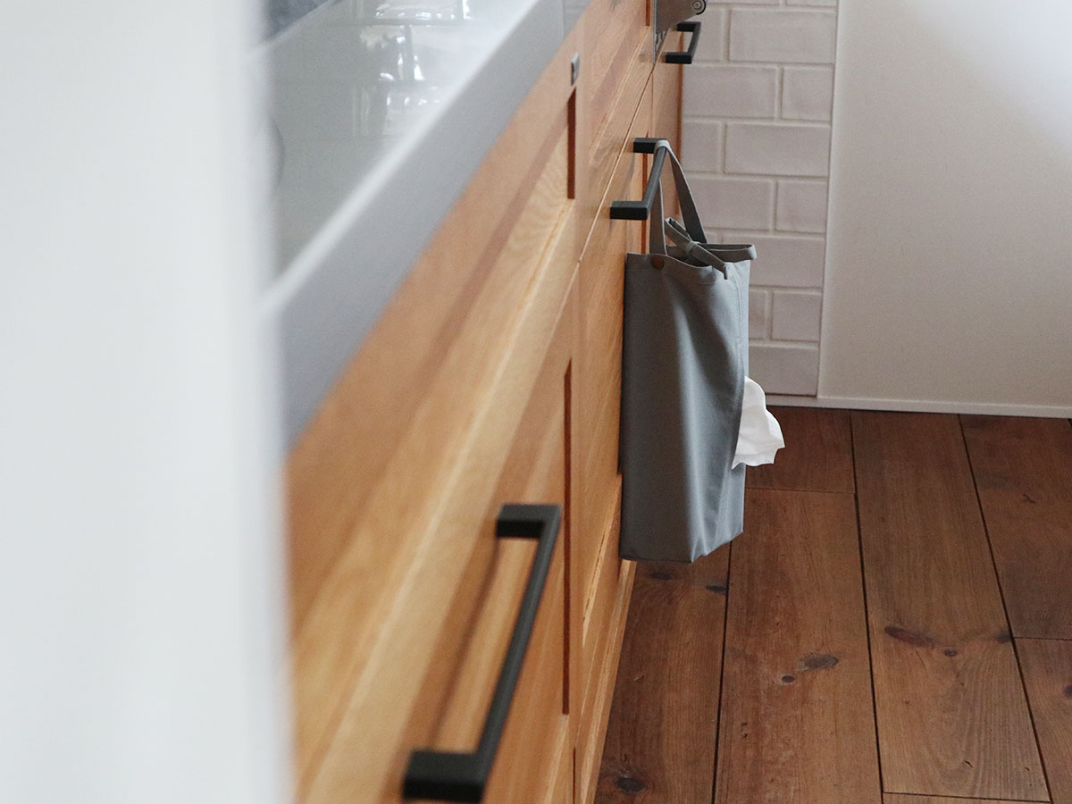 ティッシュまる見えから卒業。「吊るせるティッシュケース」を鼻炎持ちスタッフ3名がお家に迎えてみた