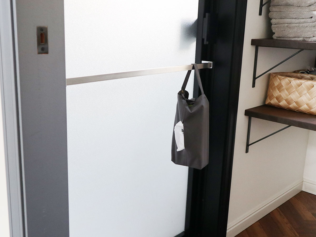 ティッシュまる見えから卒業。「吊るせるティッシュケース」を鼻炎持ちスタッフ3名がお家に迎えてみた