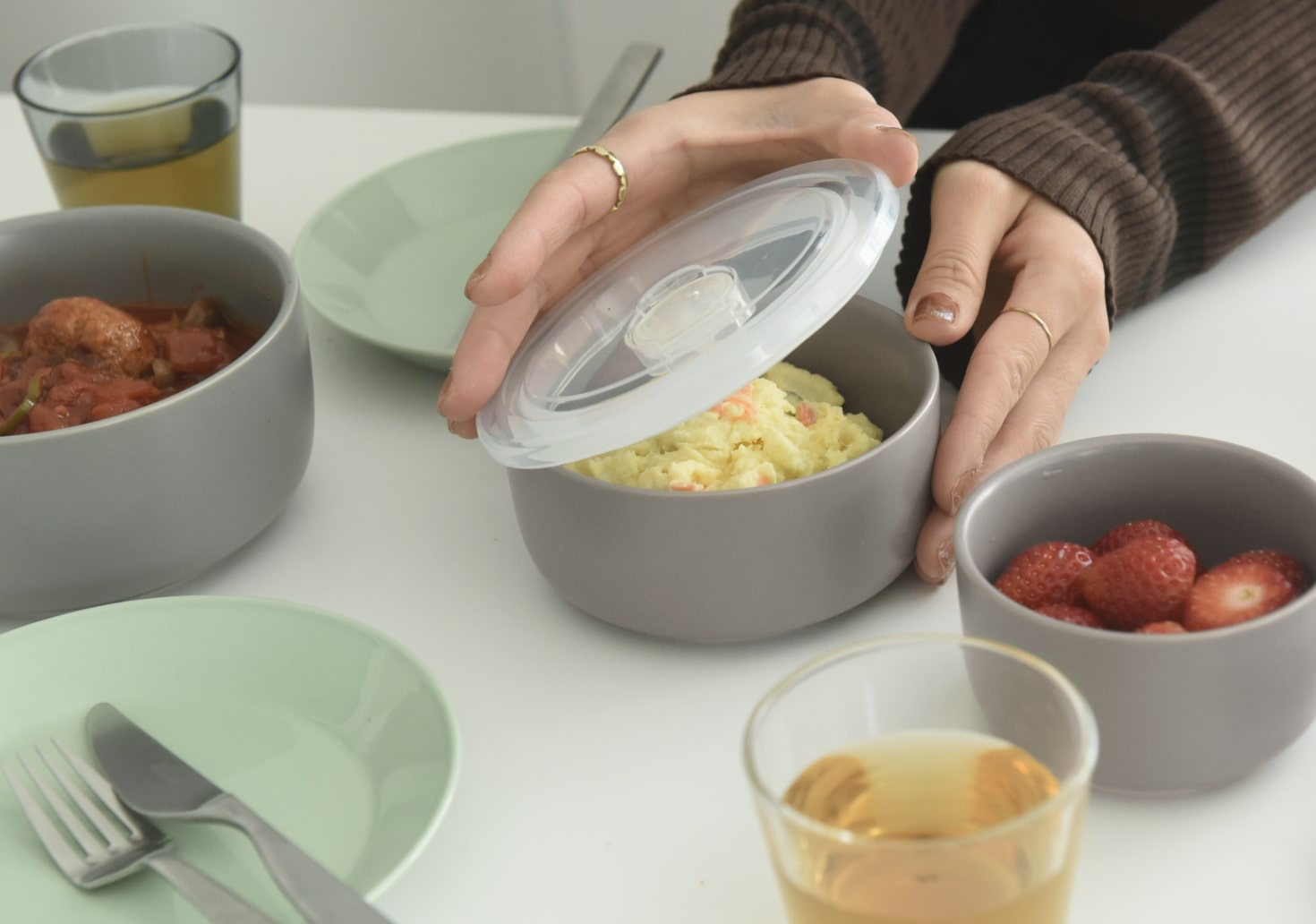 移し替え不要＆温め直しもラク！お皿になる保存容器が忙しい日の味方【インスタグラマーさんのもの選び】