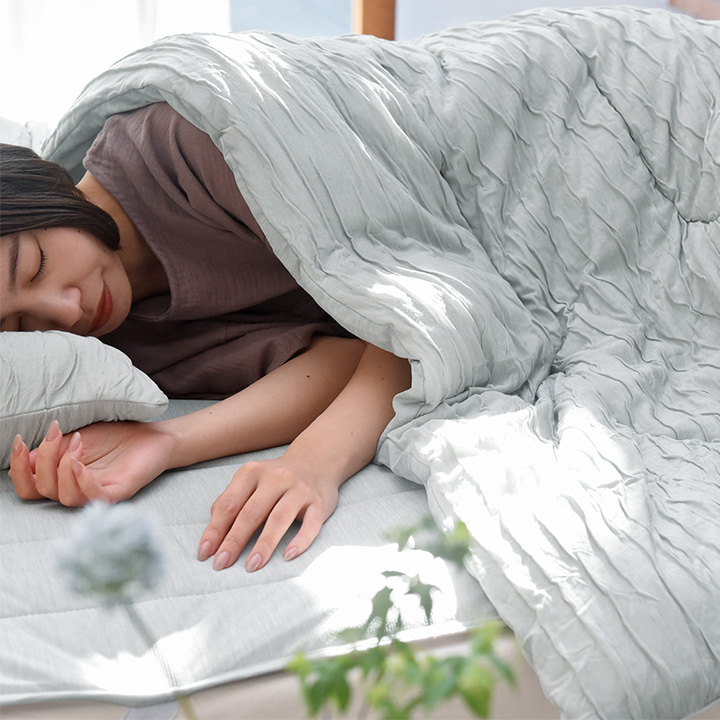 「2025今夏ベストな寝具はどれ？」冷感値だけじゃない、担当歴8年のバイヤーに聞いた3タイプの選び方