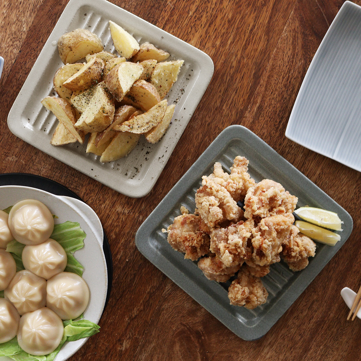 「パン専用なんて贅沢じゃない？」そんなスタッフも心変わりしたトースト皿の実力とは！スタッフ3名の使用レポをお届け