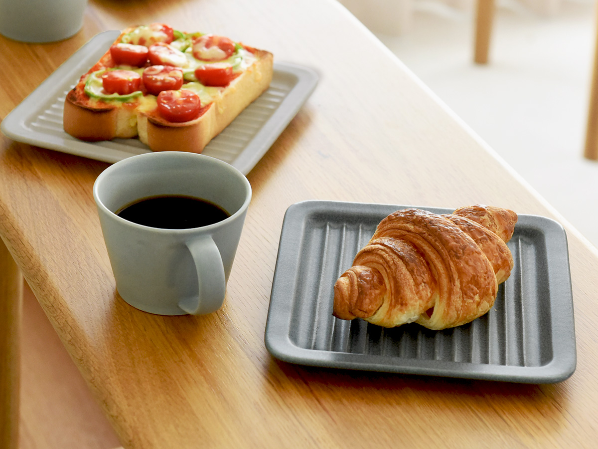 「パン専用なんて贅沢じゃない？」そんなスタッフも心変わりしたトースト皿の実力とは！スタッフ3名の使用レポをお届け