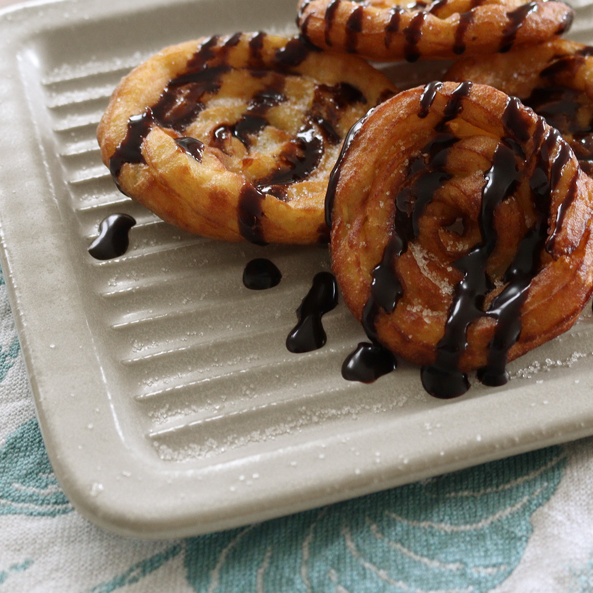 「パン専用なんて贅沢じゃない？」そんなスタッフも心変わりしたトースト皿の実力とは！スタッフ3名の使用レポをお届け