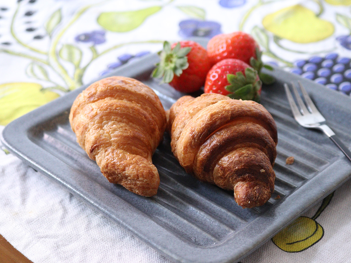 「パン専用なんて贅沢じゃない？」そんなスタッフも心変わりしたトースト皿の実力とは！スタッフ3名の使用レポをお届け