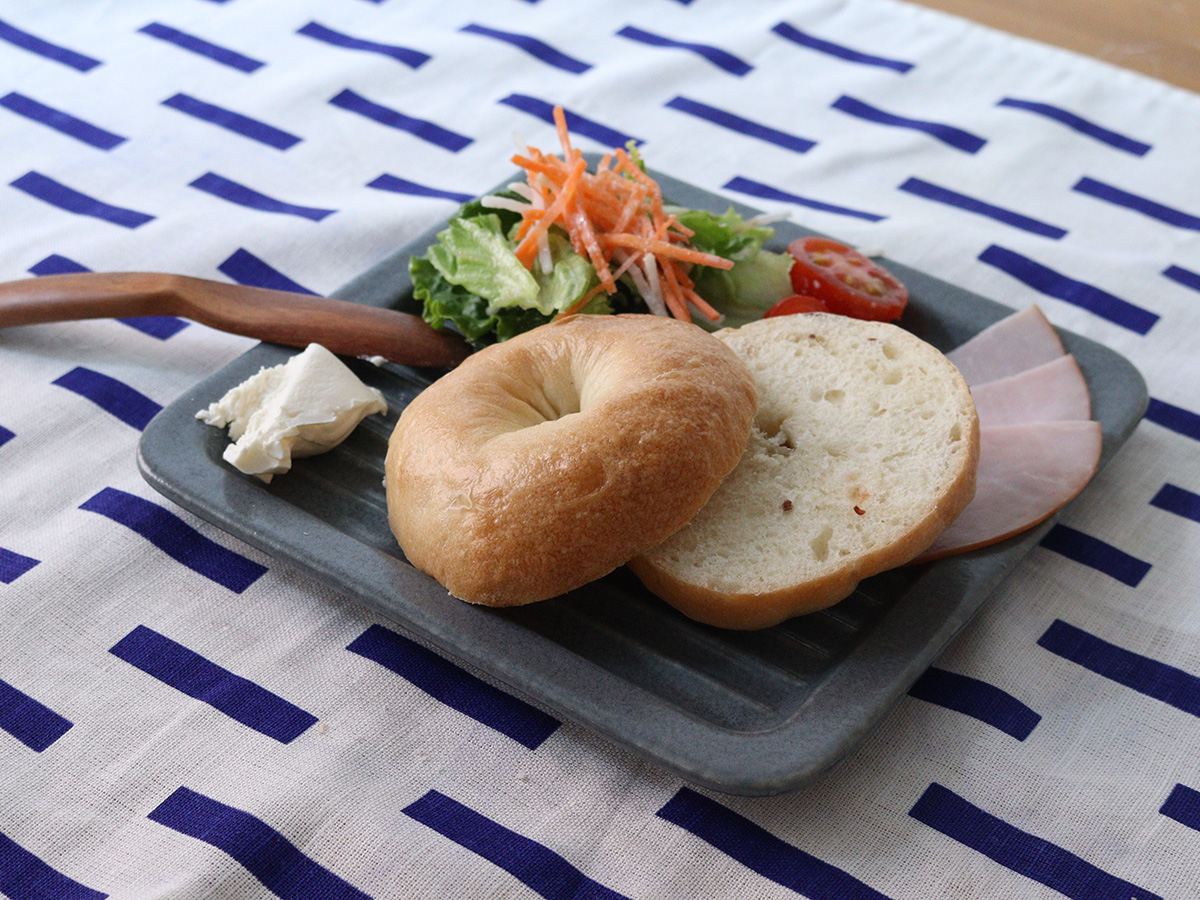 「パン専用なんて贅沢じゃない？」そんなスタッフも心変わりしたトースト皿の実力とは！スタッフ3名の使用レポをお届け