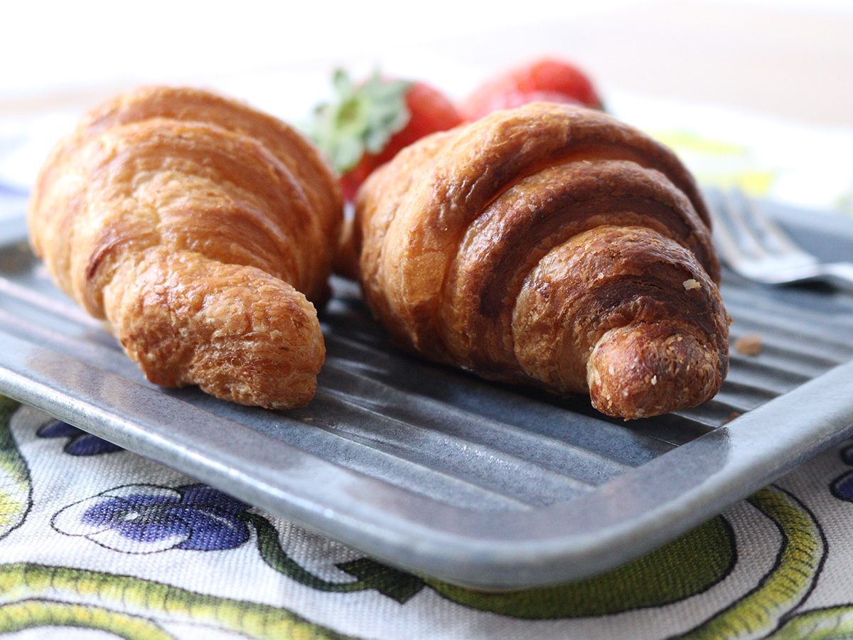 「パン専用なんて贅沢じゃない？」そんなスタッフも心変わりしたトースト皿の実力とは！スタッフ3名の使用レポをお届け