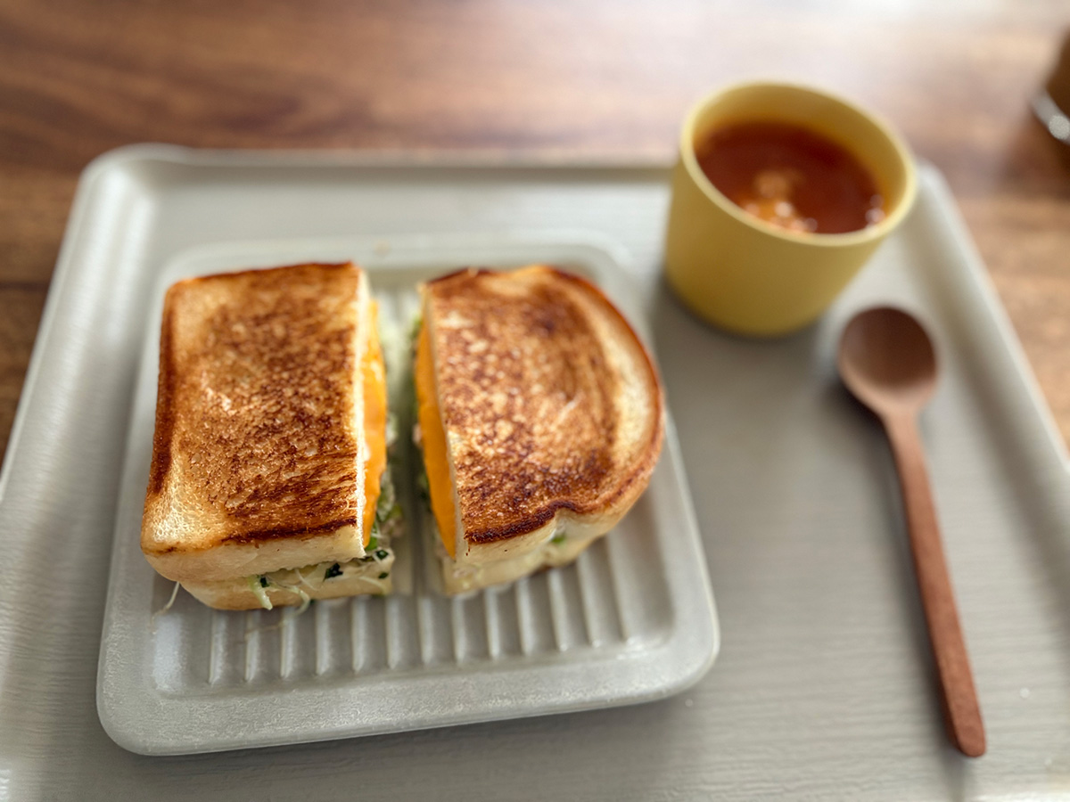 「パン専用なんて贅沢じゃない？」そんなスタッフも心変わりしたトースト皿の実力とは！スタッフ3名の使用レポをお届け