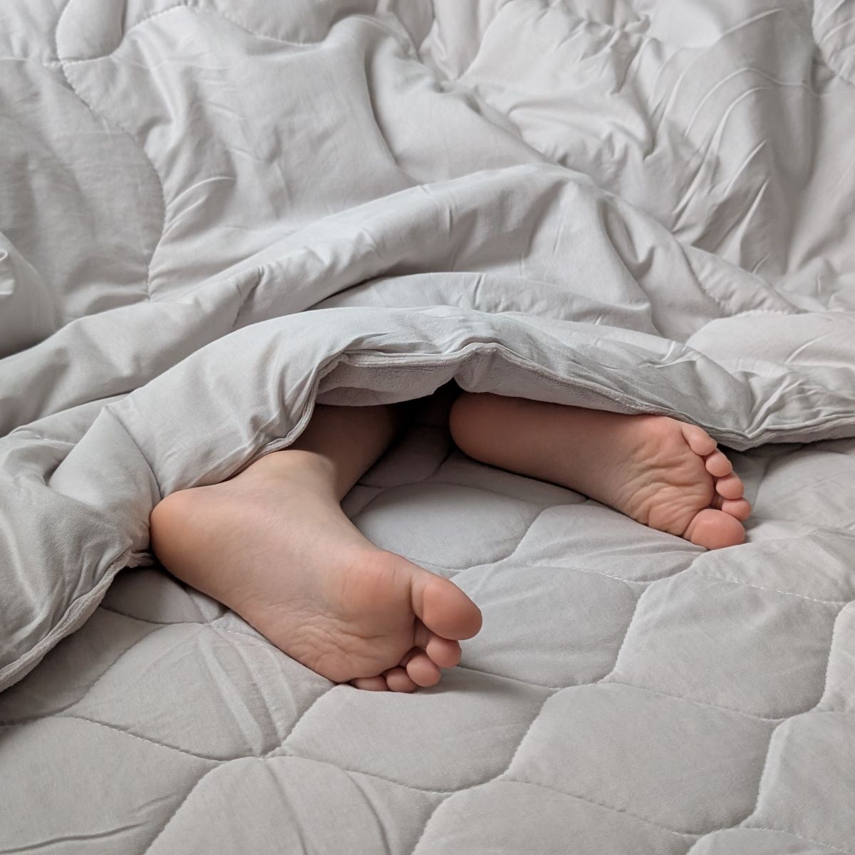 寝汗キッズに涼しい夜を。コットン100％のひんやり寝具は、子ども部屋でも大活躍【インスタグラマーさんのもの選び】