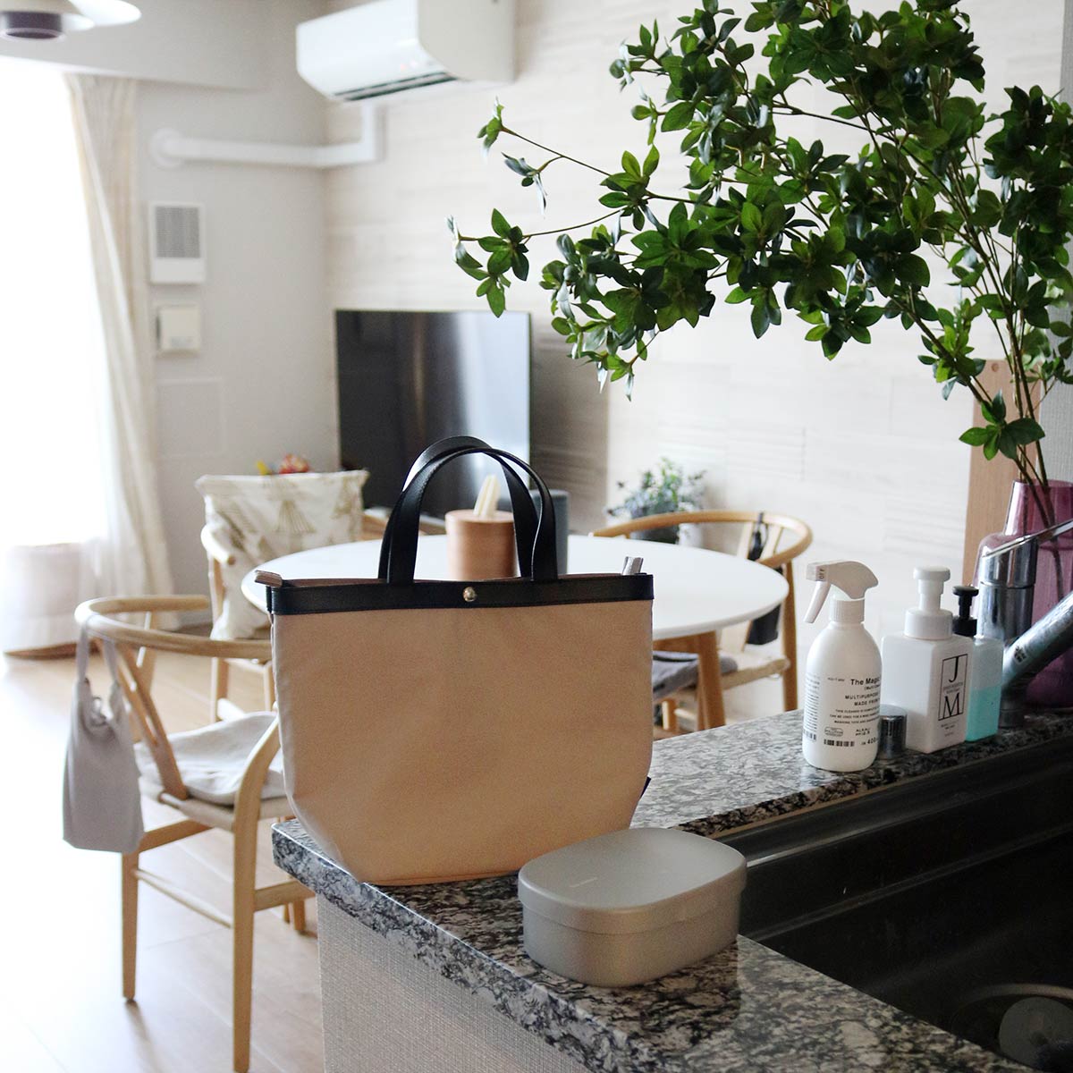 夏のお弁当は保冷力にこだわりたい、荷物ミニマム派さんに。「二重で保冷できるミニバッグ」