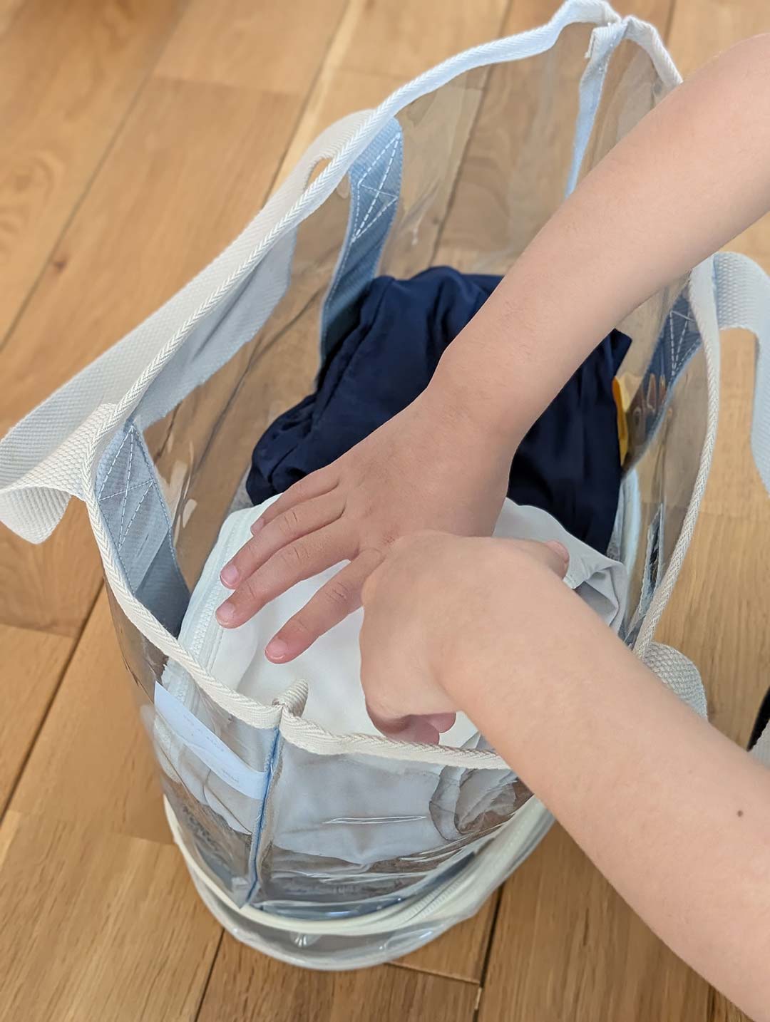 『収納力がスゴイ』と話題の新作プールバッグ、人気カラーはどれ？インスタグラマーさんはこの色を選びました。