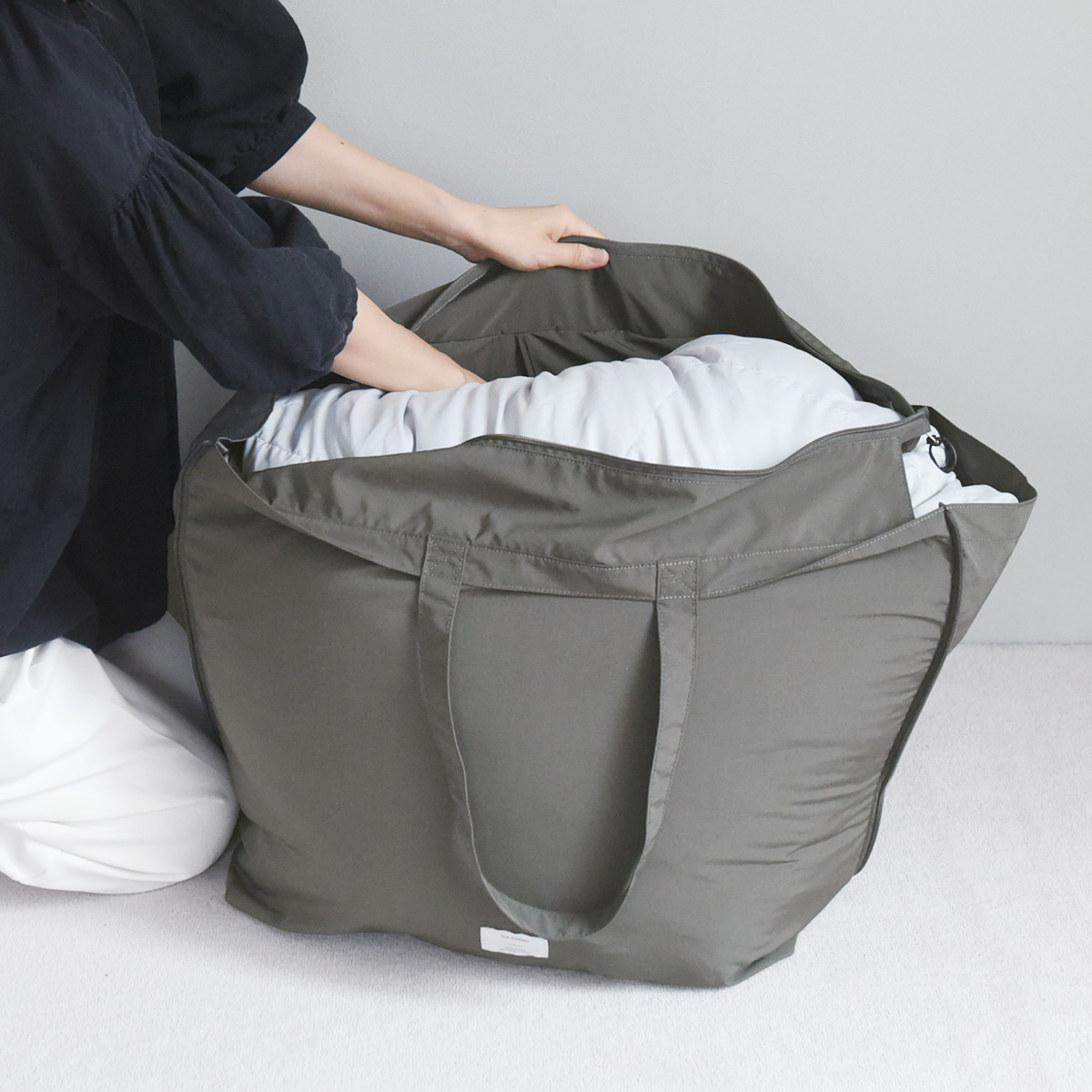 布団が入るだけじゃない！育児からレジャーまで、スタッフの「ビッグトート」愛用シーンとは？