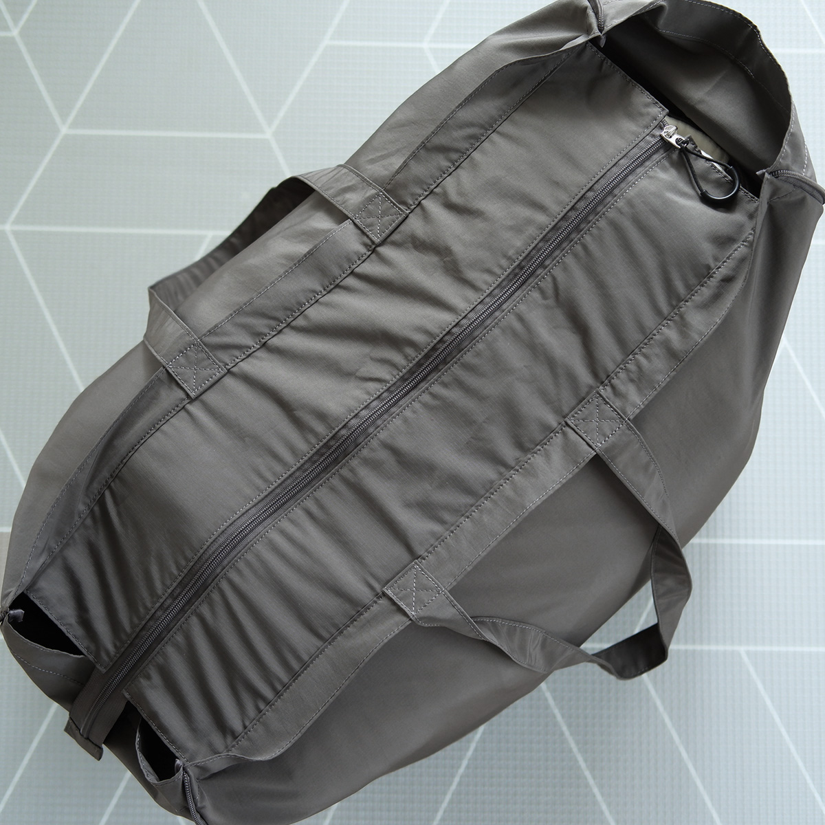 布団が入るだけじゃない！育児からレジャーまで、スタッフの「ビッグトート」愛用シーンとは？