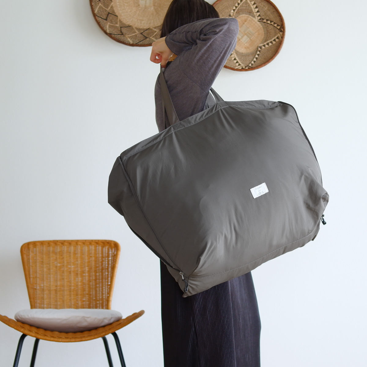 布団が入るだけじゃない！育児からレジャーまで、スタッフの「ビッグトート」愛用シーンとは？