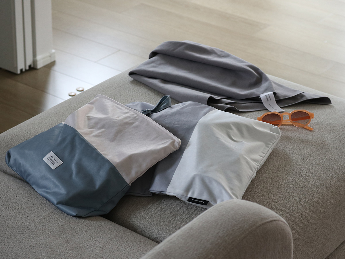 どうして「防水ポーチ」は人気なの？その理由がわかる、愛用スタッフの使用レポをご紹介！