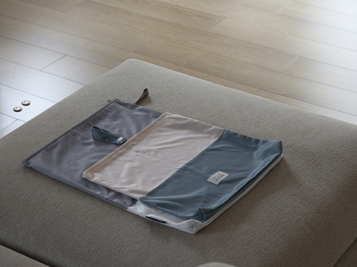 どうして「防水ポーチ」は人気なの？その理由がわかる、愛用スタッフの使用レポをご紹介！