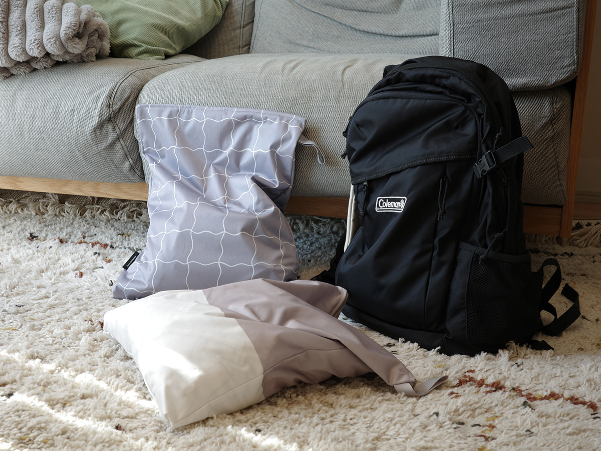 どうして「防水ポーチ」は人気なの？その理由がわかる、愛用スタッフの使用レポをご紹介！