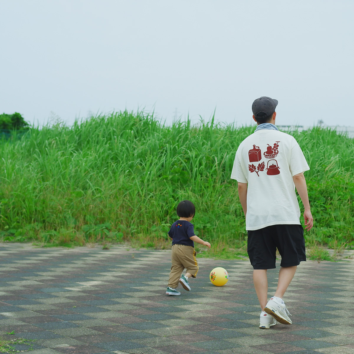 今こそ「冷感タオルハンカチ」拭くたび涼感、濡らせばもっとクール！愛用スタッフの、“こんな時に便利”レポート