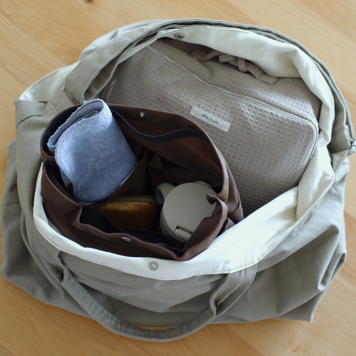 今こそ「冷感タオルハンカチ」拭くたび涼感、濡らせばもっとクール！愛用スタッフの、“こんな時に便利”レポート