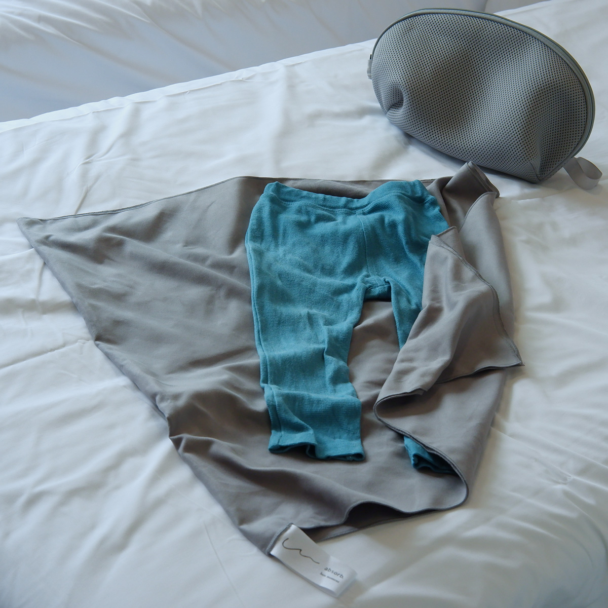 海外旅行ホテルでの洗濯術！高吸収＆超速乾の「お守りタオル」