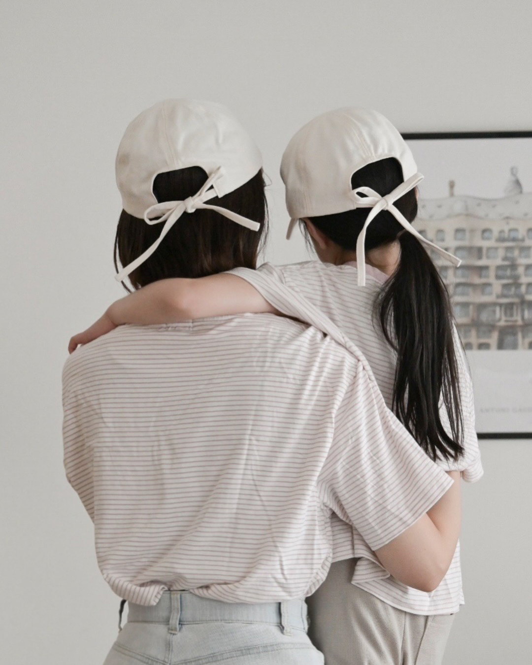 今こそ「キャップ」！姉妹ママ・仲良し親子の特権、後ろ姿がかわいすぎる、インスタグラマーさんのお揃いレポ
