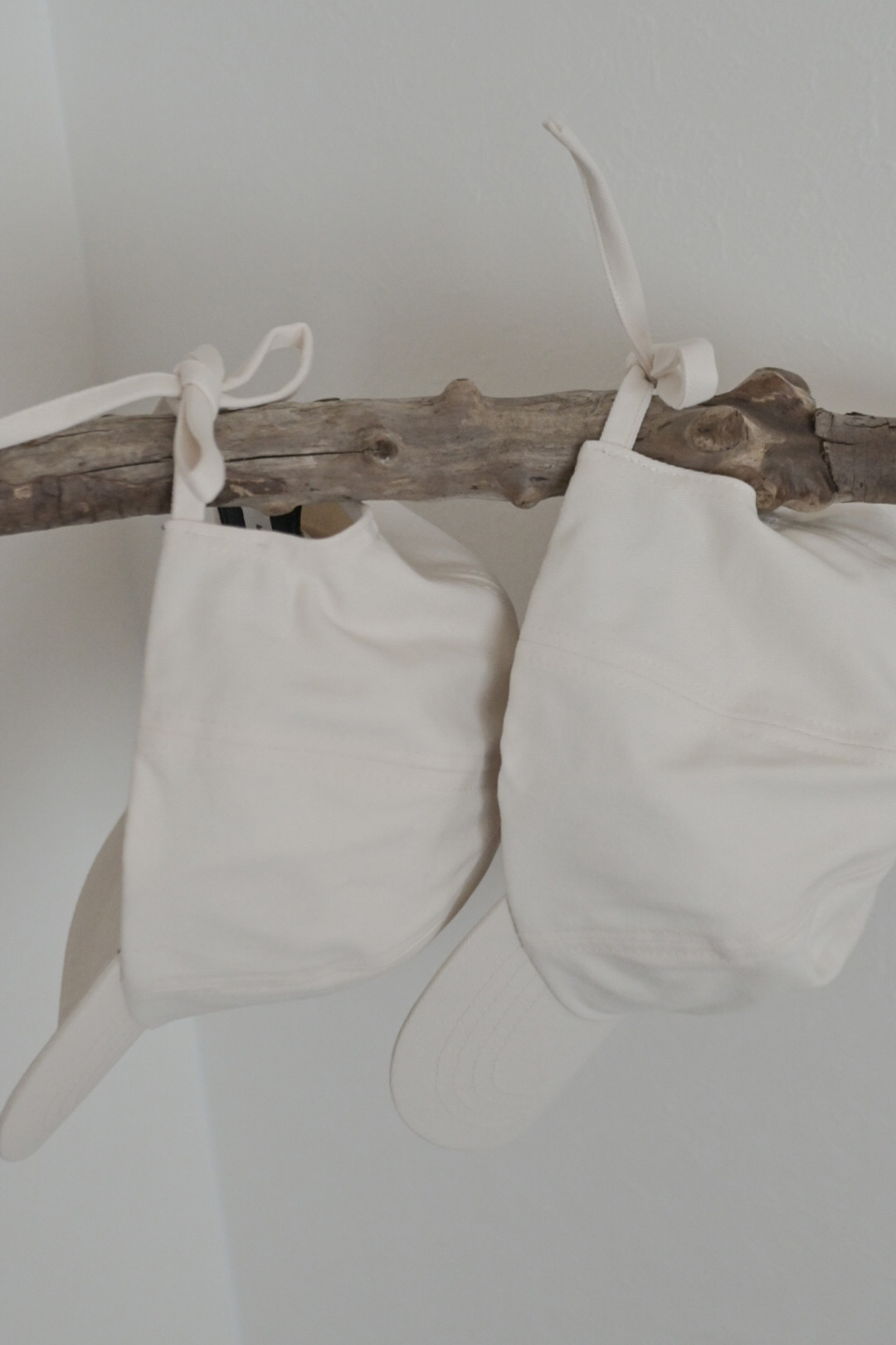 今こそ「キャップ」！姉妹ママ・仲良し親子の特権、後ろ姿がかわいすぎる、インスタグラマーさんのお揃いレポ