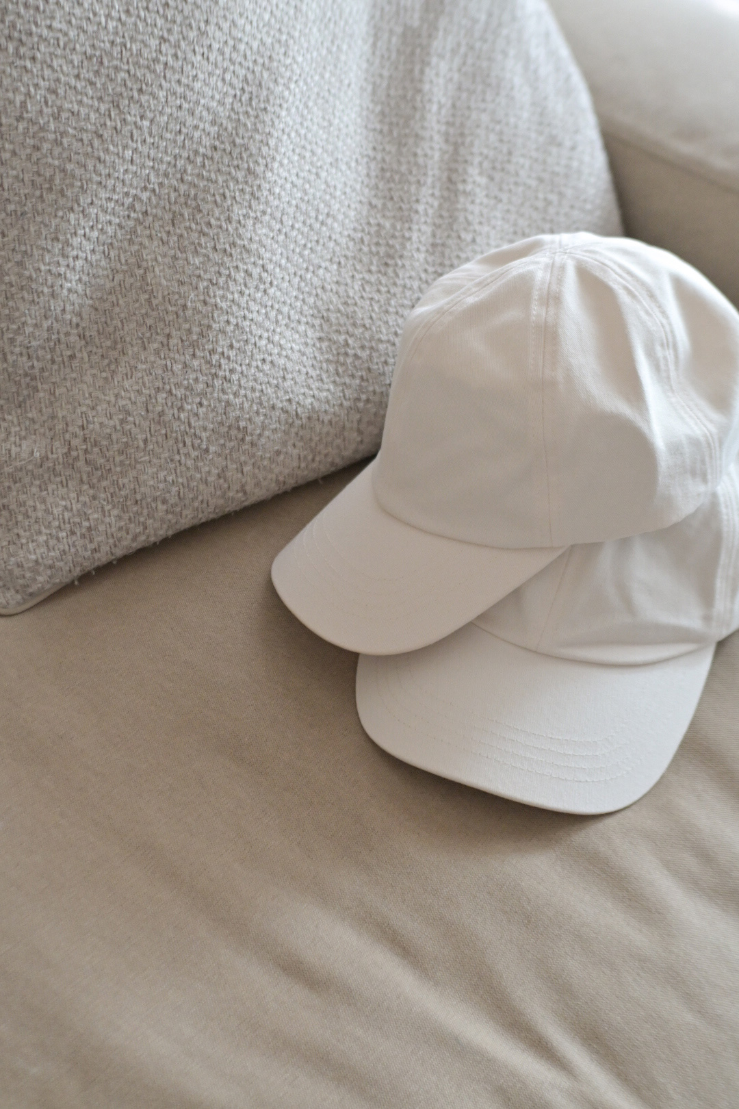 今こそ「キャップ」！姉妹ママ・仲良し親子の特権、後ろ姿がかわいすぎる、インスタグラマーさんのお揃いレポ