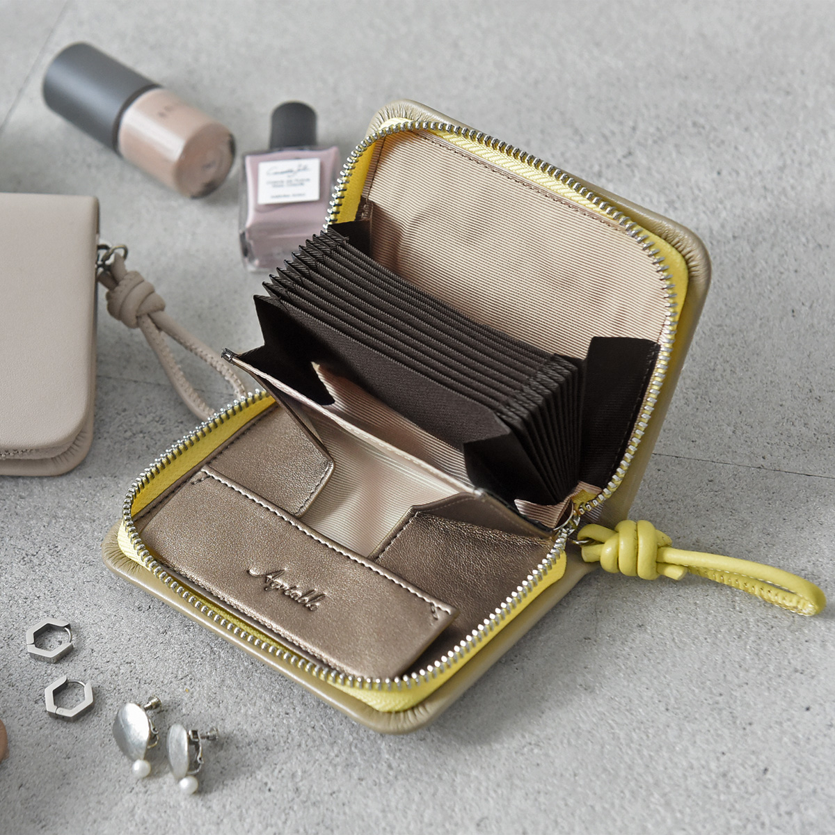 お財布買い換えの「決め手」は？スタッフ3名に聞いた、ラムレザーミニ財布の好きなとこ。