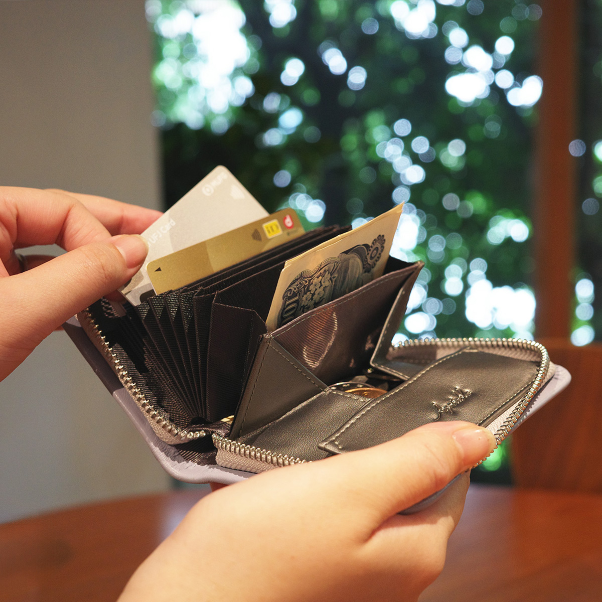 お財布買い換えの「決め手」は？スタッフ3名に聞いた、ラムレザーミニ財布の好きなとこ。