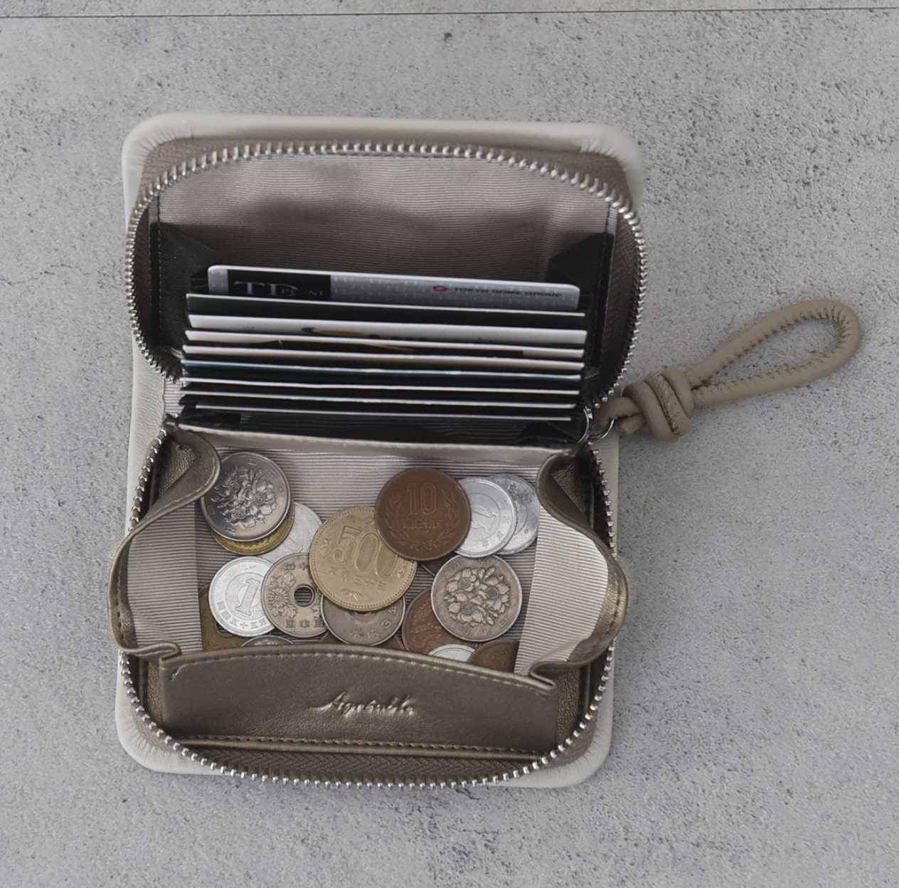 お財布買い換えの「決め手」は？スタッフ3名に聞いた、ラムレザーミニ財布の好きなとこ。