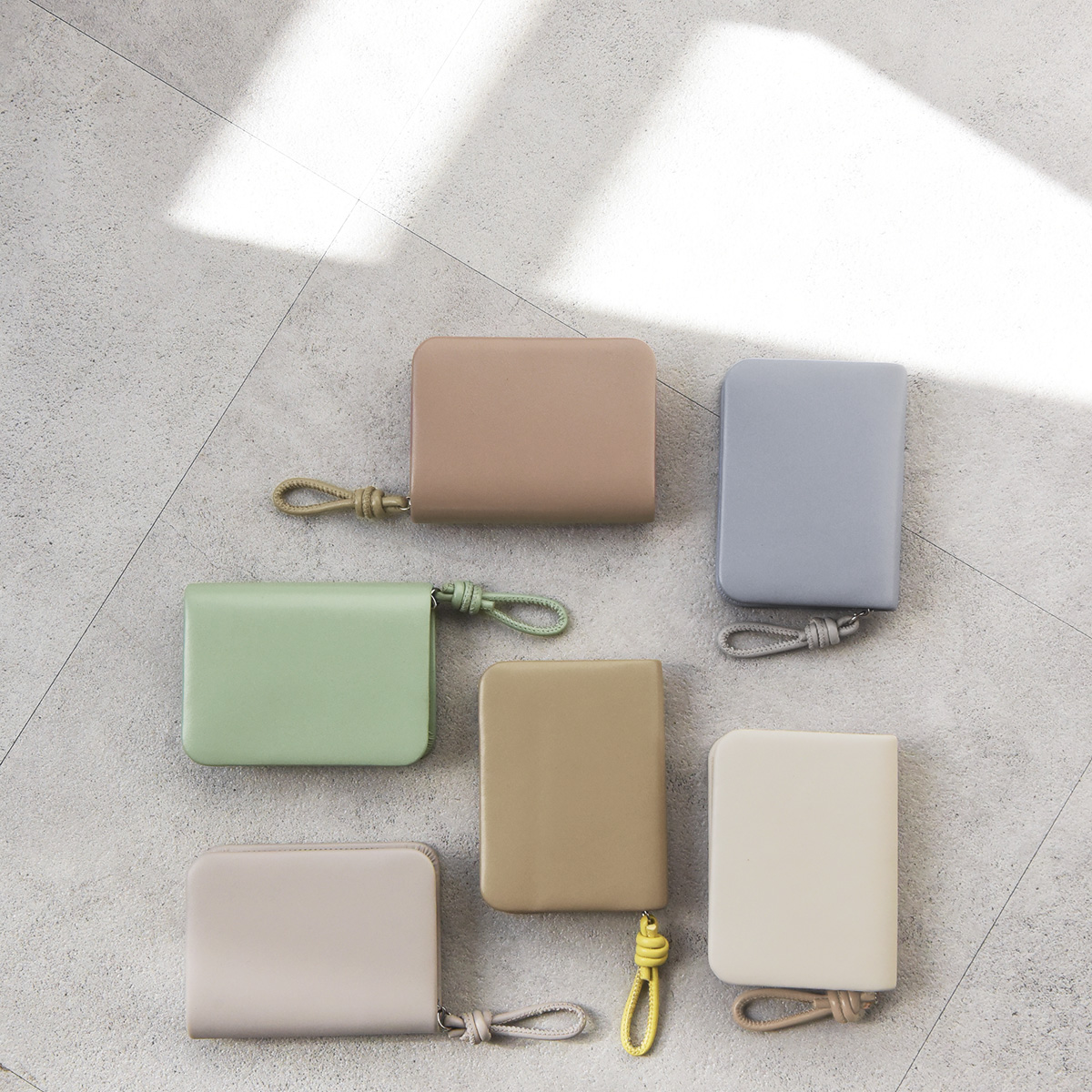 お財布買い換えの「決め手」は？スタッフ3名に聞いた、ラムレザーミニ財布の好きなとこ。