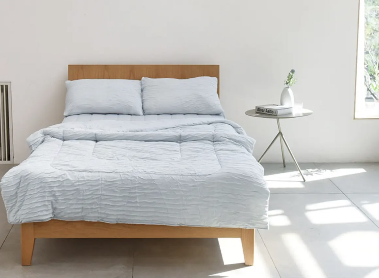 夏のベッドが避暑地に変身！ひんやりサラサラの「呼吸する寝具」でもっと涼しく心地よく【インスタグラマーさんのもの選び】