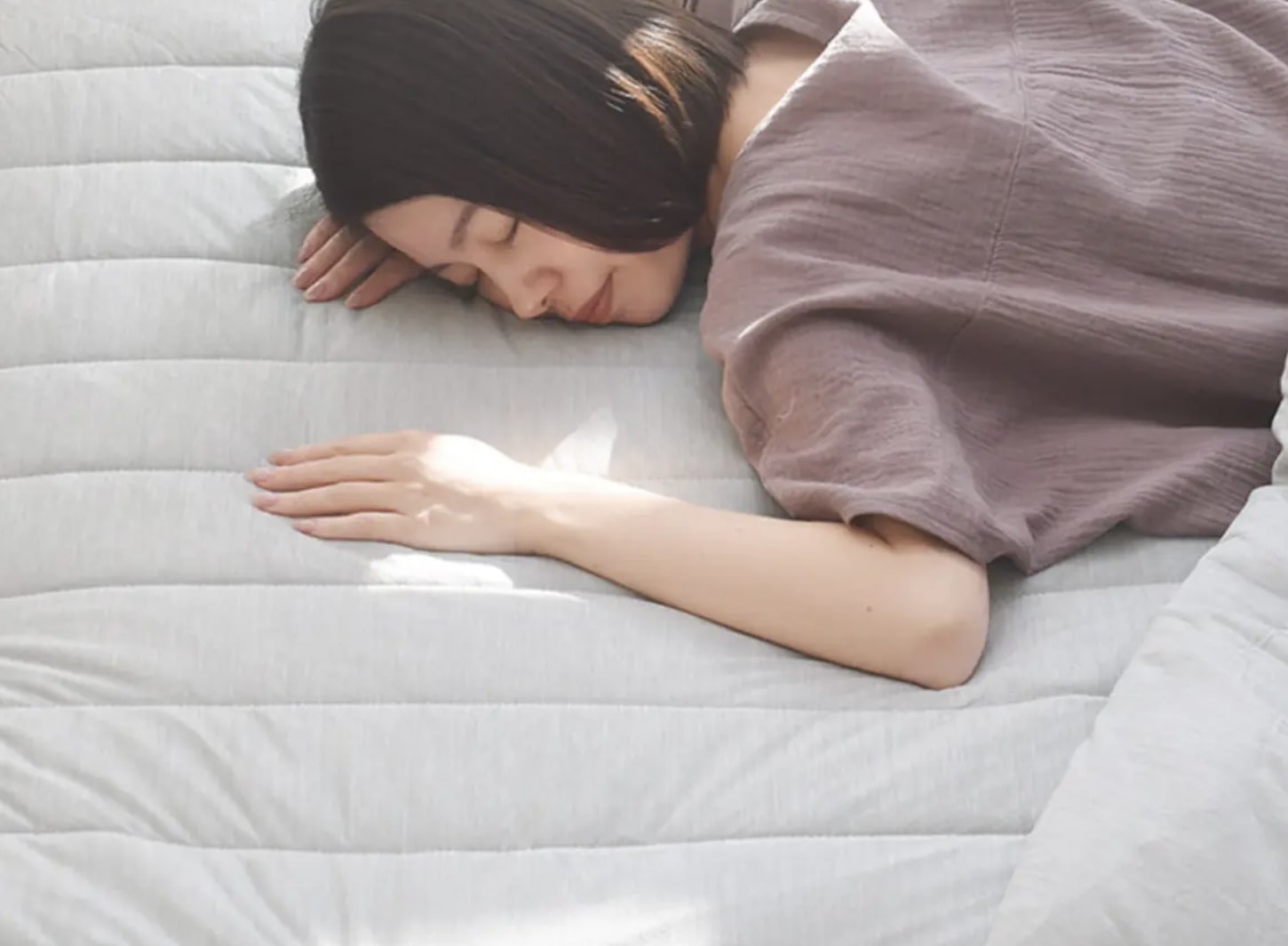 夏のベッドが避暑地に変身！ひんやりサラサラの「呼吸する寝具」でもっと涼しく心地よく【インスタグラマーさんのもの選び】