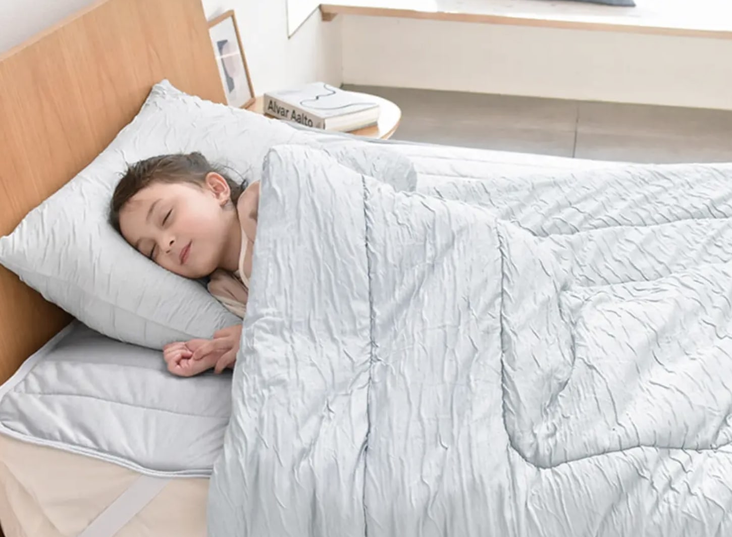 夏のベッドが避暑地に変身！ひんやりサラサラの「呼吸する寝具」でもっと涼しく心地よく【インスタグラマーさんのもの選び】