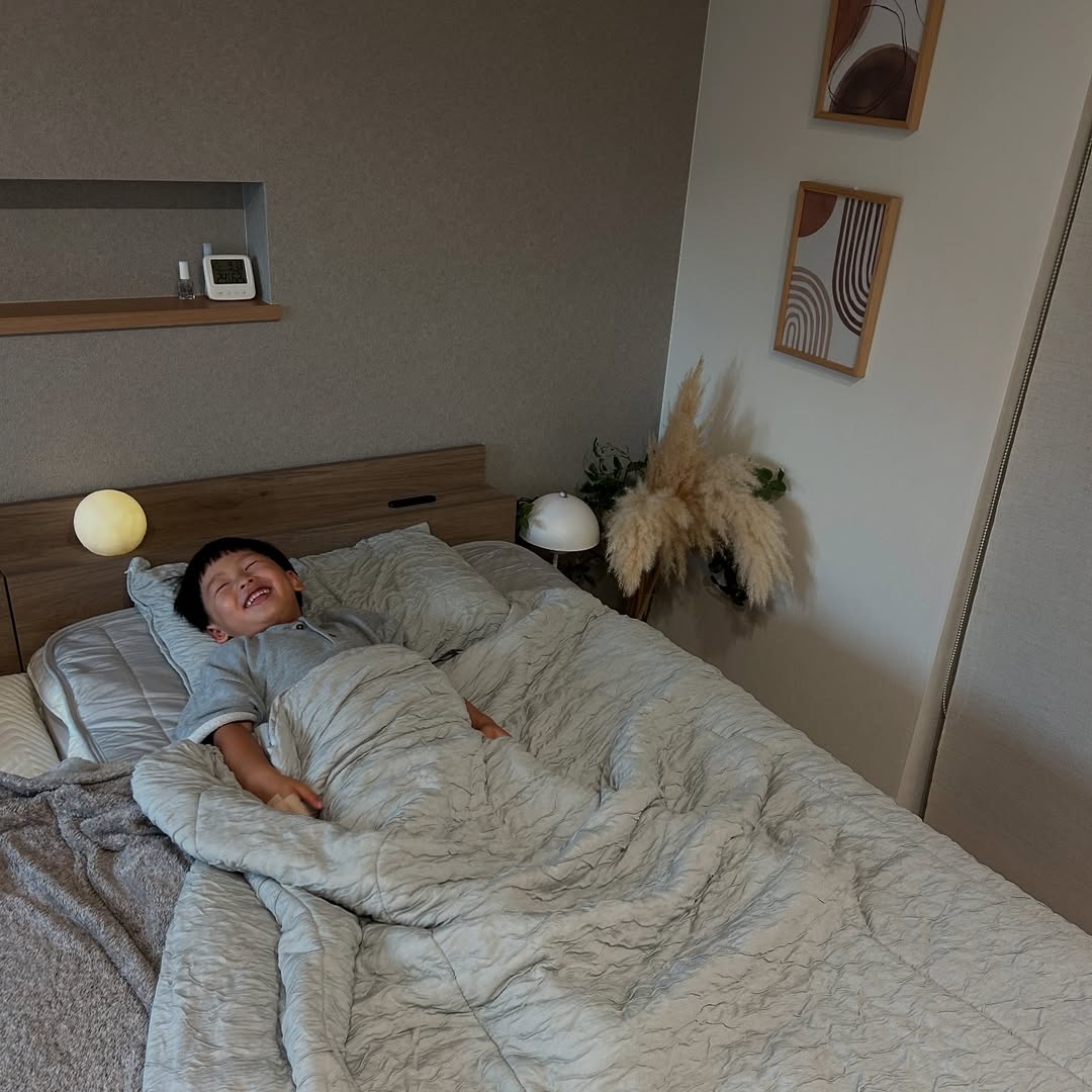 夏のベッドが避暑地に変身！ひんやりサラサラの「呼吸する寝具」でもっと涼しく心地よく【インスタグラマーさんのもの選び】