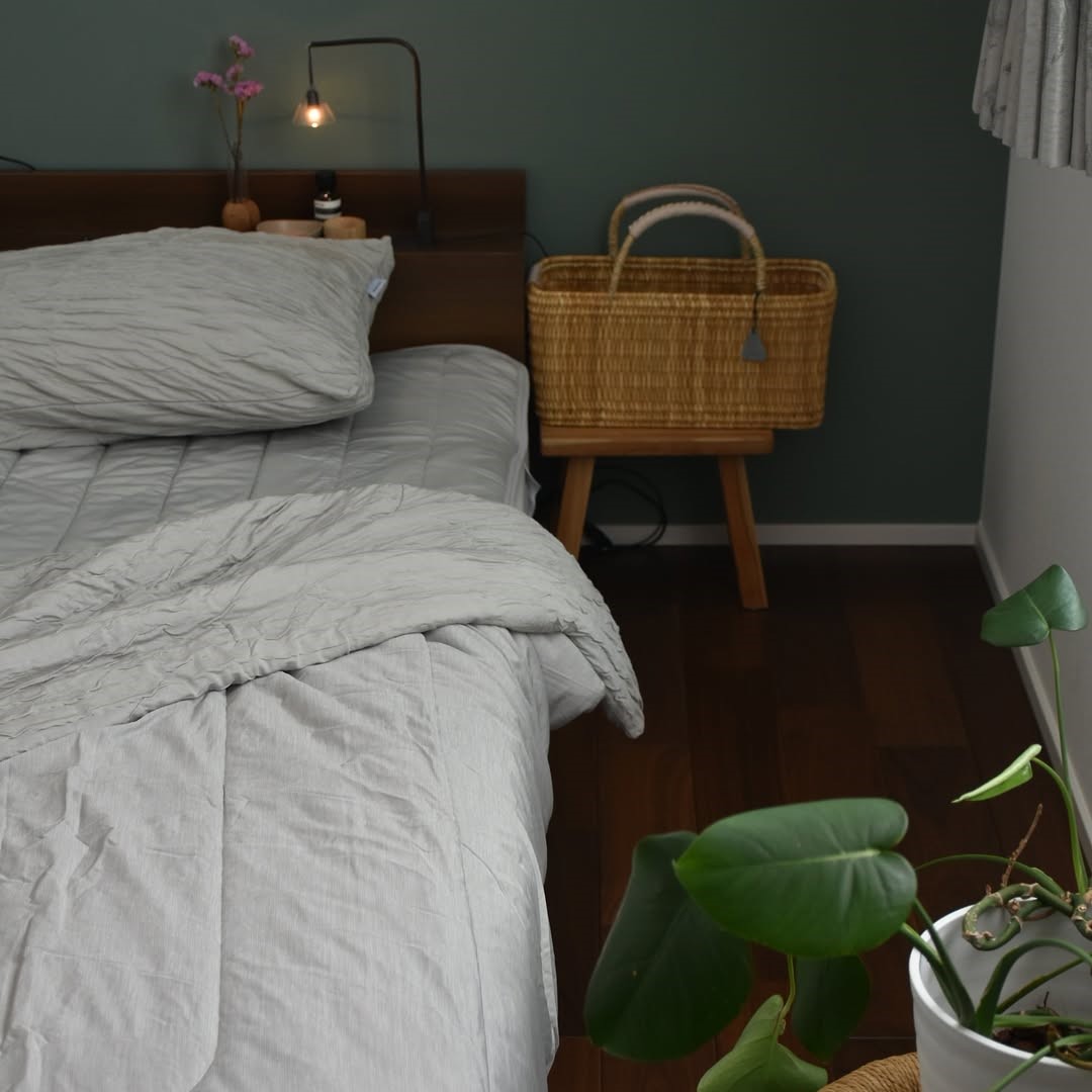 夏のベッドが避暑地に変身！ひんやりサラサラの「呼吸する寝具」でもっと涼しく心地よく【インスタグラマーさんのもの選び】