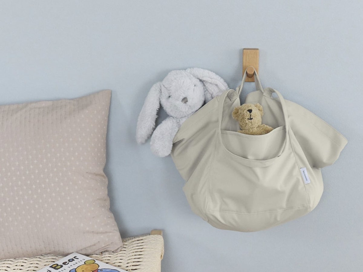 「吊り下げ収納バッグ」で収納のあらゆるお悩みを解決！しまいやすさ・高さ・中の見やすさも変わった、スタッフの実体験レポート