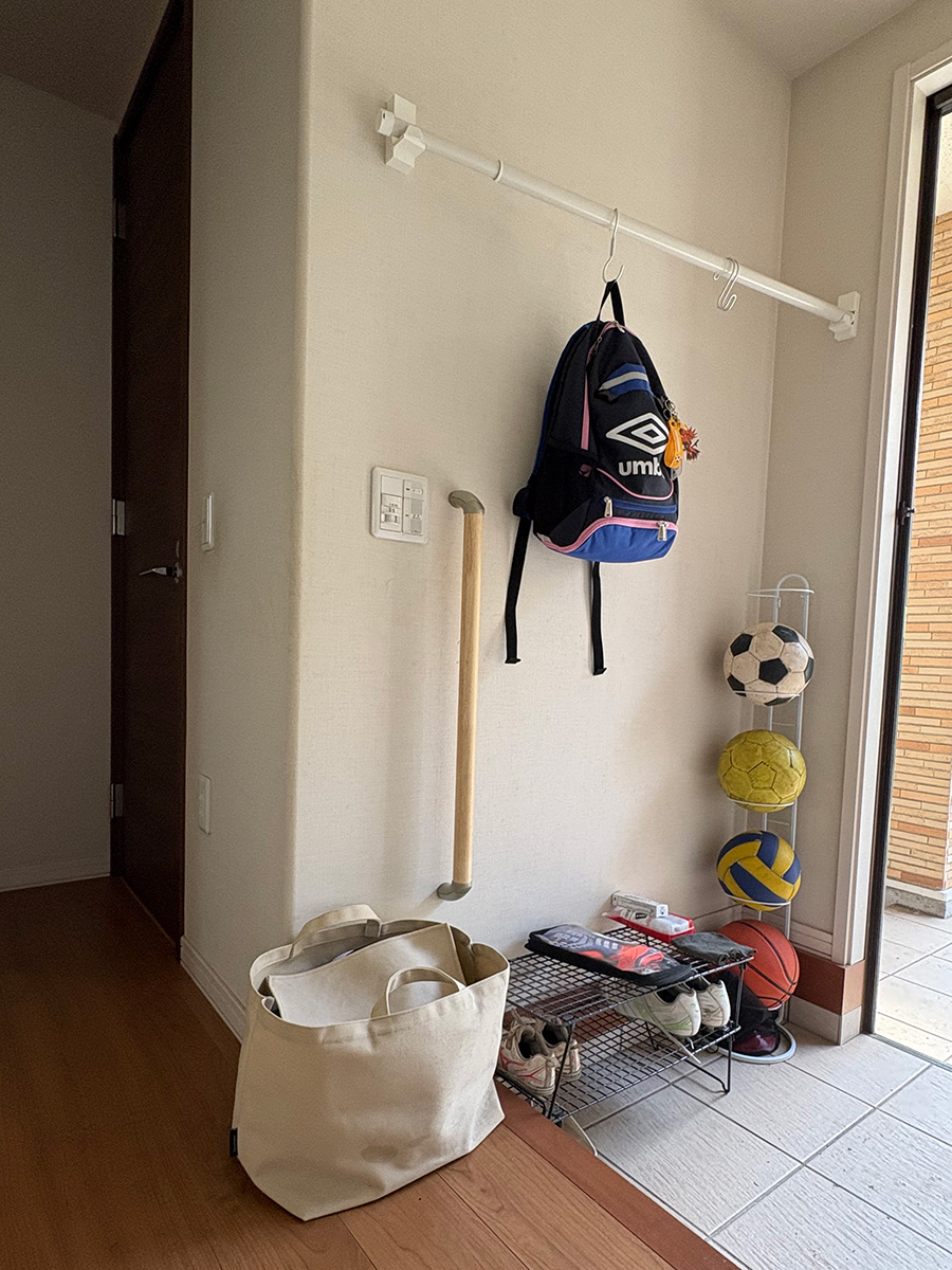 「吊り下げ収納バッグ」で収納のあらゆるお悩みを解決！しまいやすさ・高さ・中の見やすさも変わった、スタッフの実体験レポート