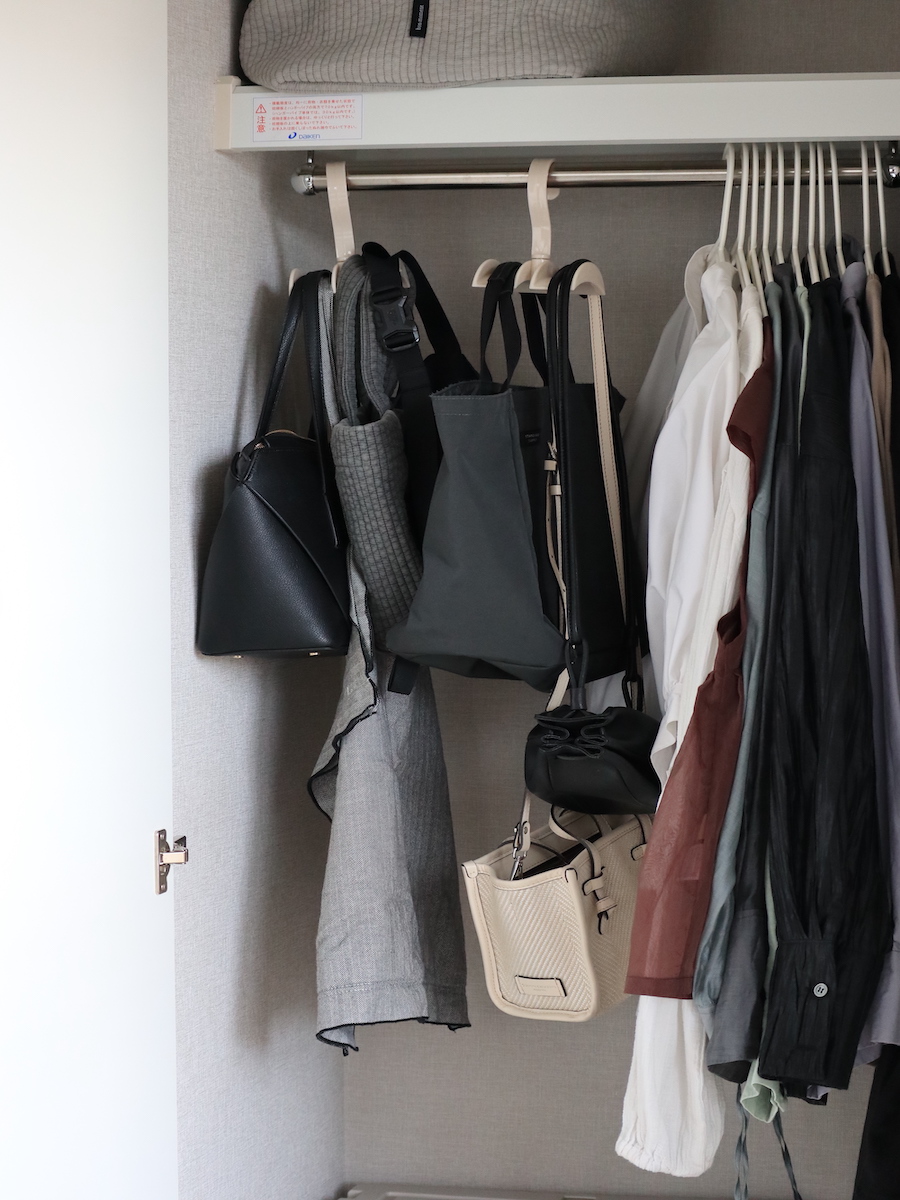 「吊り下げ収納バッグ」で収納のあらゆるお悩みを解決！しまいやすさ・高さ・中の見やすさも変わった、スタッフの実体験レポート