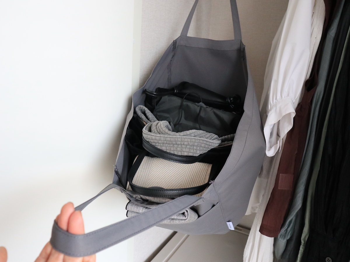 「吊り下げ収納バッグ」で収納のあらゆるお悩みを解決！しまいやすさ・高さ・中の見やすさも変わった、スタッフの実体験レポート