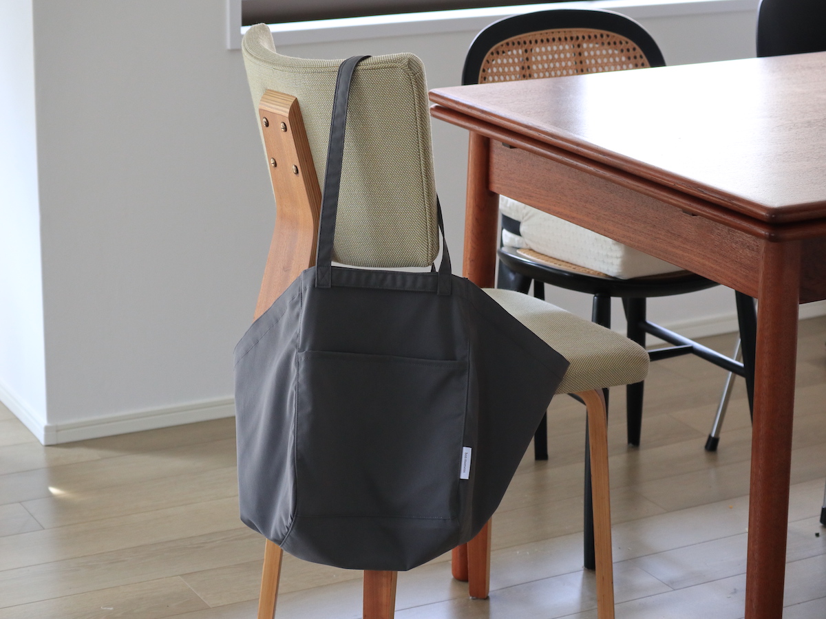 「吊り下げ収納バッグ」で収納のあらゆるお悩みを解決！しまいやすさ・高さ・中の見やすさも変わった、スタッフの実体験レポート