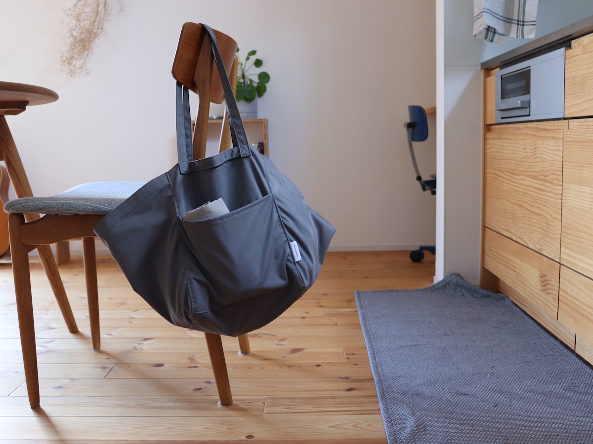 「吊り下げ収納バッグ」で収納のあらゆるお悩みを解決！しまいやすさ・高さ・中の見やすさも変わった、スタッフの実体験レポート