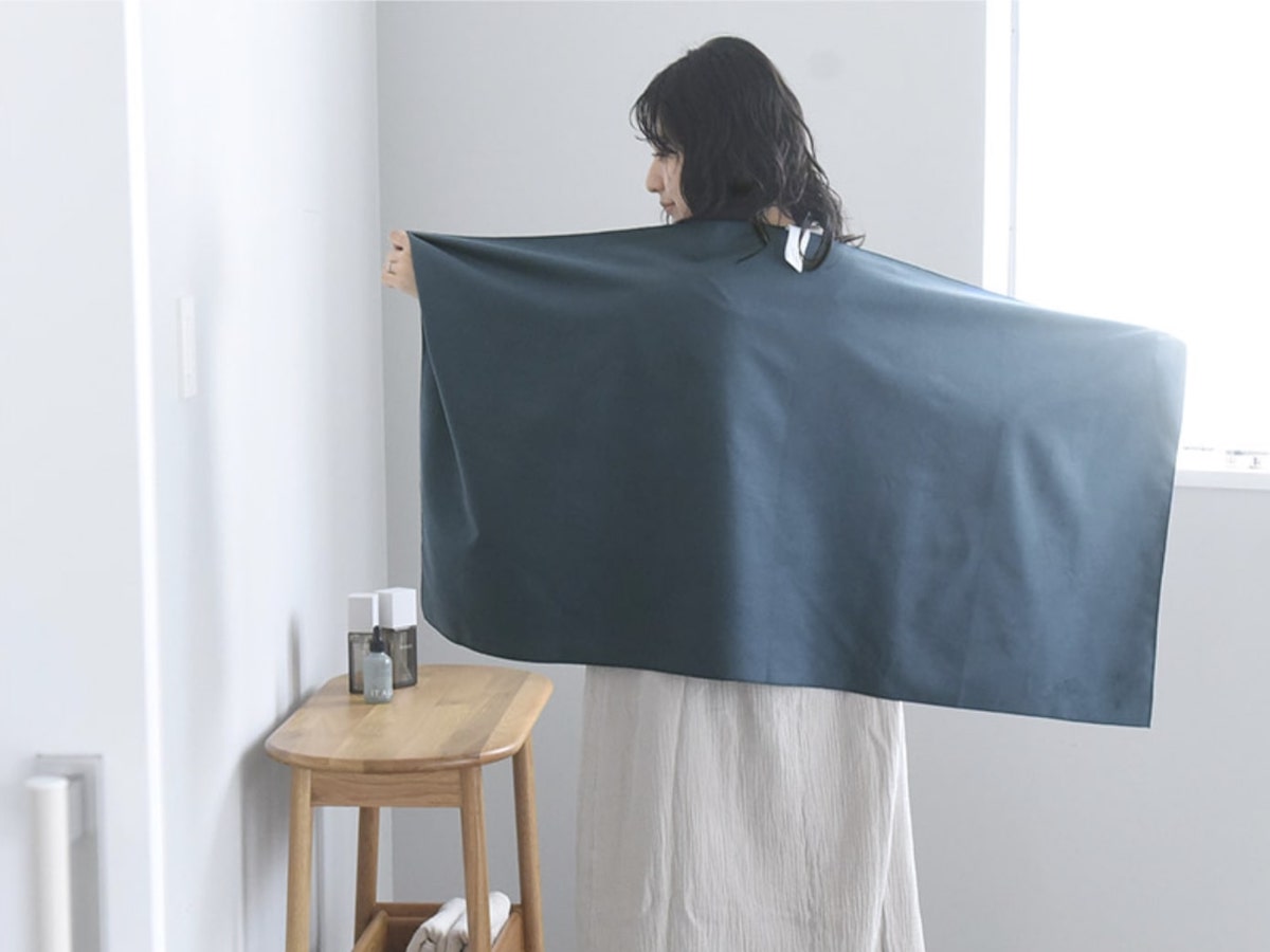 3倍吸ってすぐ乾く「手のひらサイズのバスタオル」、どんな時に使ってる？スタッフのリアルレポをお届け！