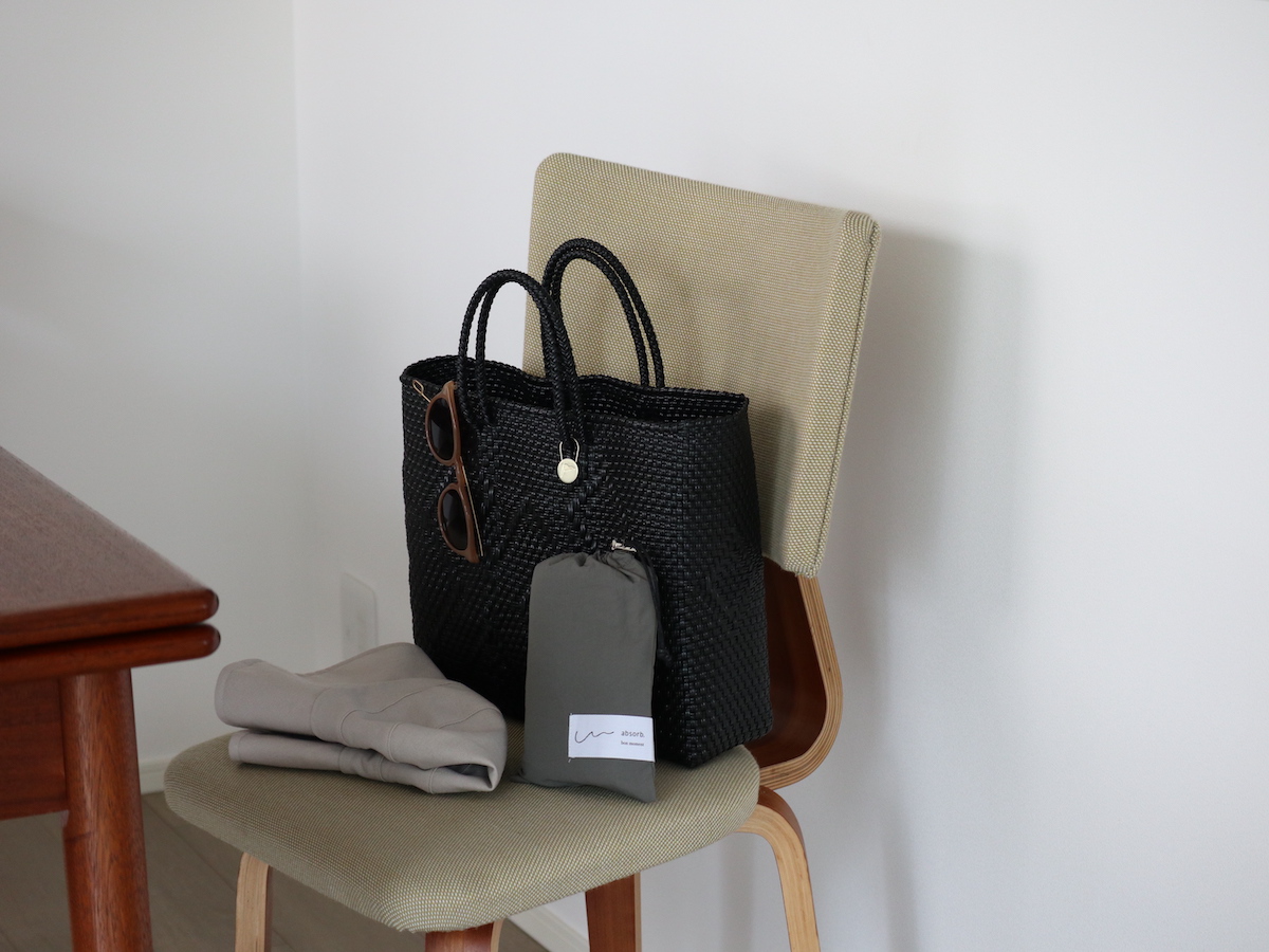 3倍吸ってすぐ乾く「手のひらサイズのバスタオル」、どんな時に使ってる？スタッフのリアルレポをお届け！