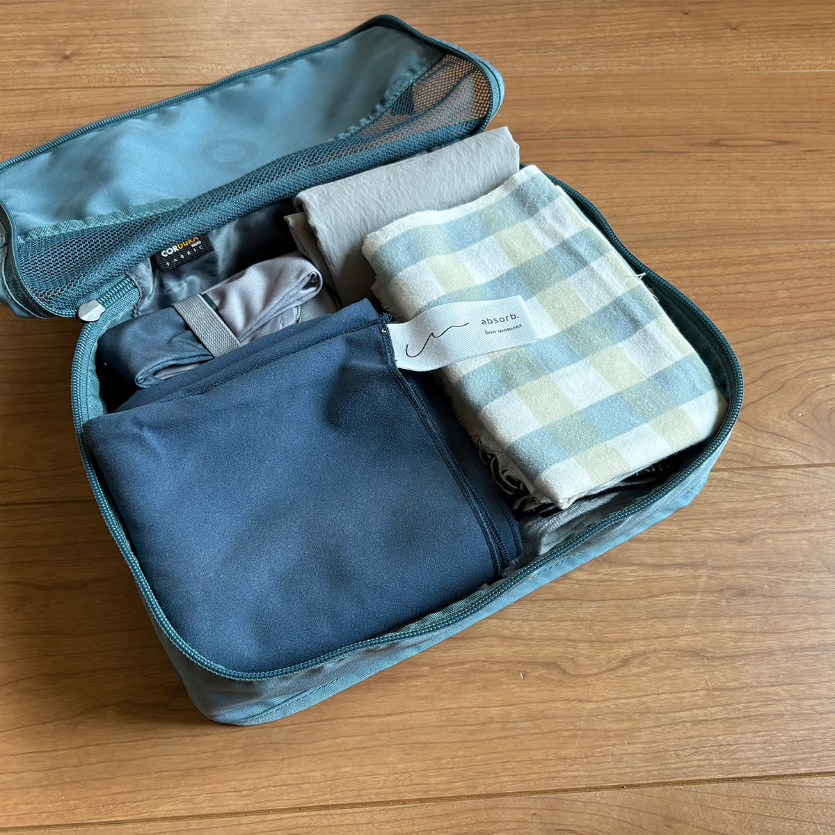 3倍吸ってすぐ乾く「手のひらサイズのバスタオル」、どんな時に使ってる？スタッフのリアルレポをお届け！