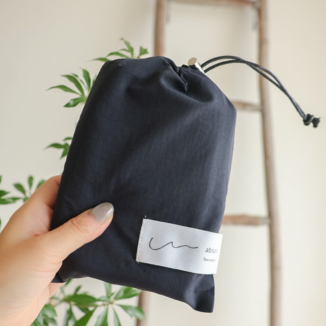 海・プールへ行くなら「手の平サイズのバスタオル」を。インスタグラマーさんも驚いた、超コンパクトタオルの実力とは？