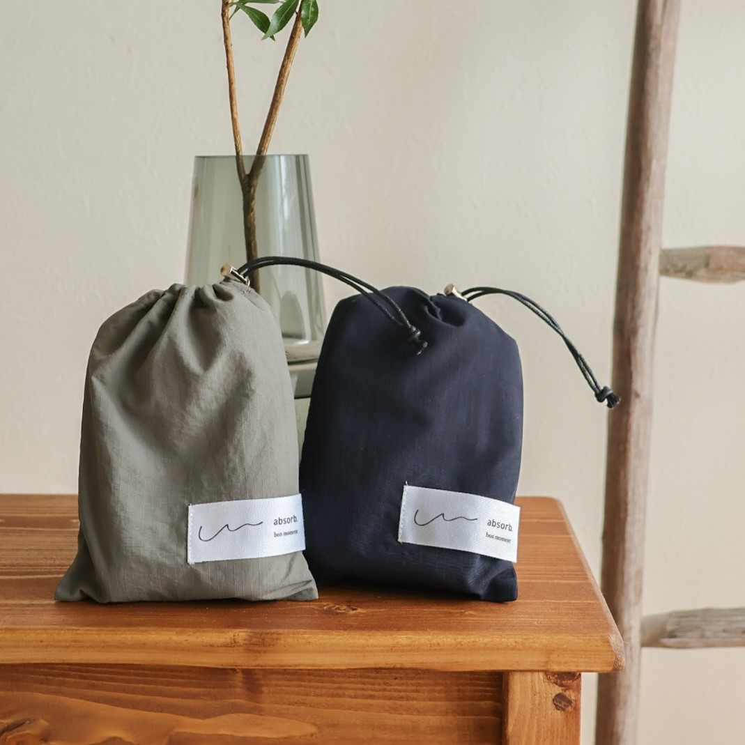 海・プールへ行くなら「手の平サイズのバスタオル」を。インスタグラマーさんも驚いた、超コンパクトタオルの実力とは？