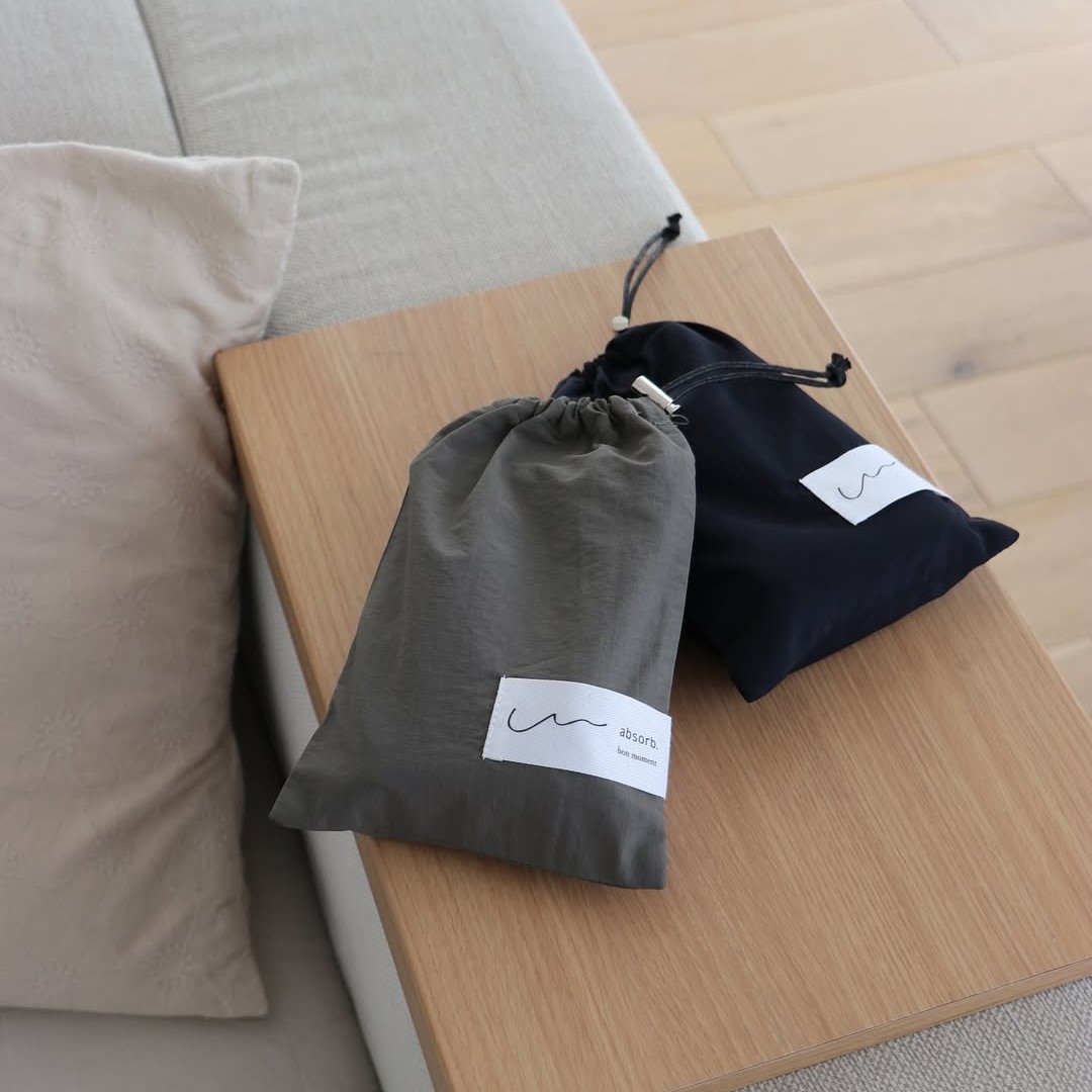 海・プールへ行くなら「手の平サイズのバスタオル」を。インスタグラマーさんも驚いた、超コンパクトタオルの実力とは？