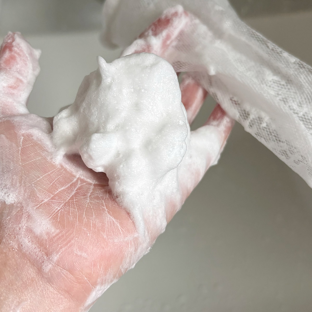 「塩石鹸」で目指せ、すっぴん美人!大人の肌悩みに“やさしさ”でアプローチ。スタッフも驚いた体験レポ